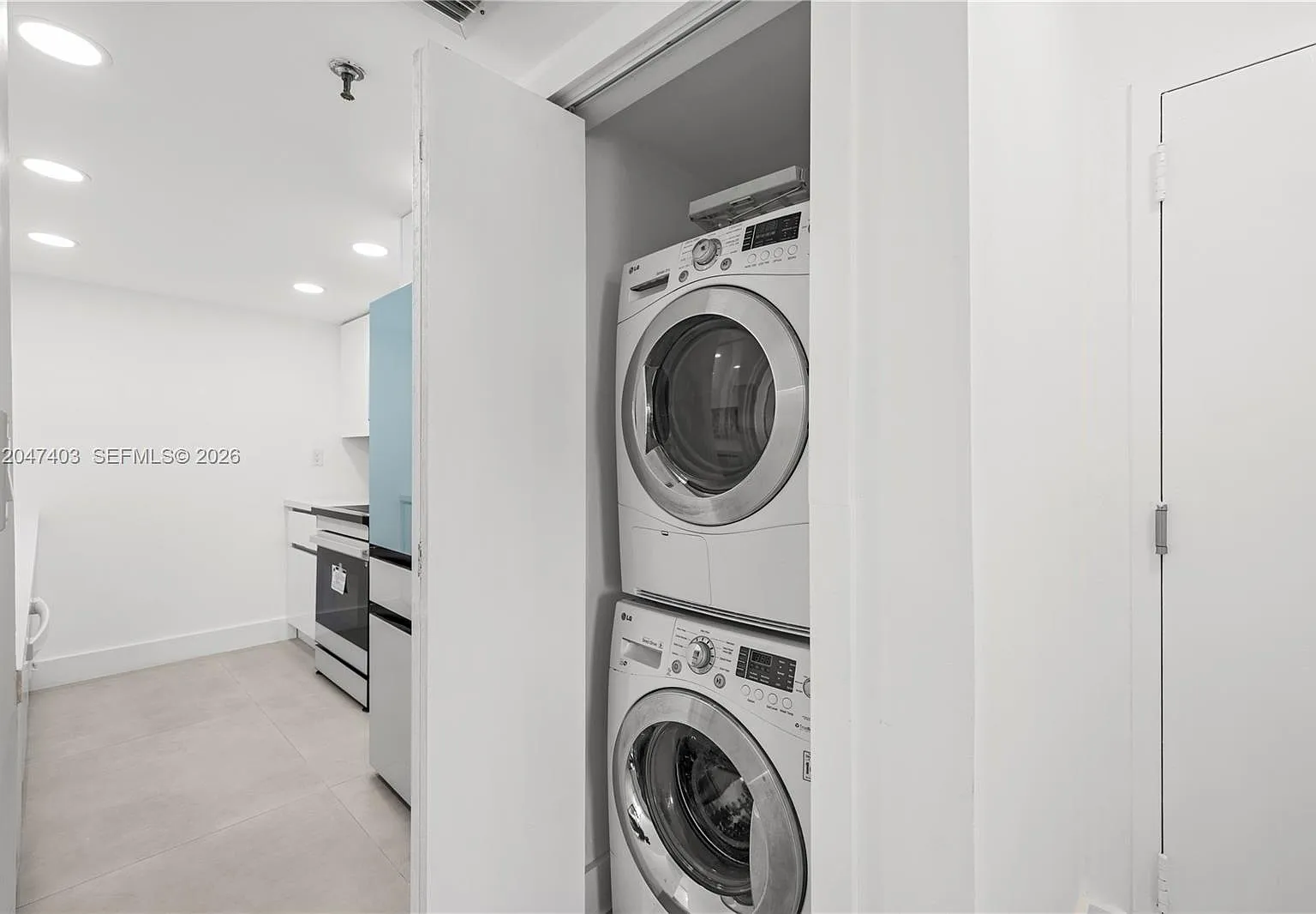 The Royal Club Condo — Photo 4