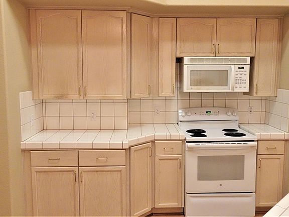 4th image of 2183 E Ryan Ave