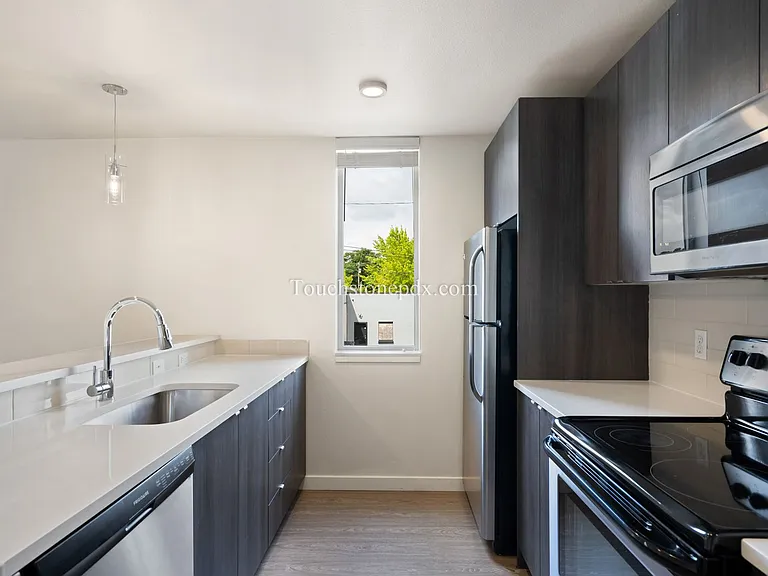 424 NE Jessup St #10 — Photo 11