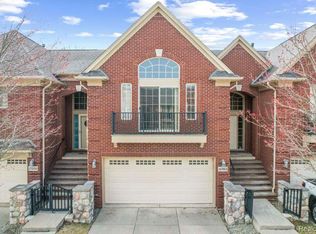 16988 Kensington Dr, Macomb, MI 48044