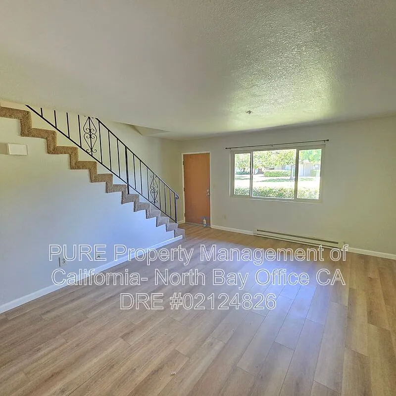 2 bed, 1.5 bath, 1138 sqft, $2,400 — Photo 2