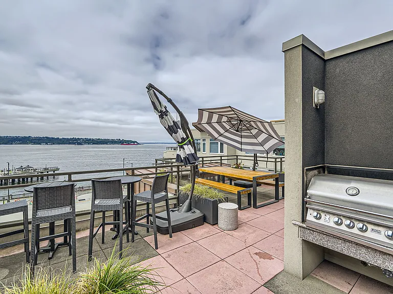 1950 Alaskan Way #335 — Photo 40