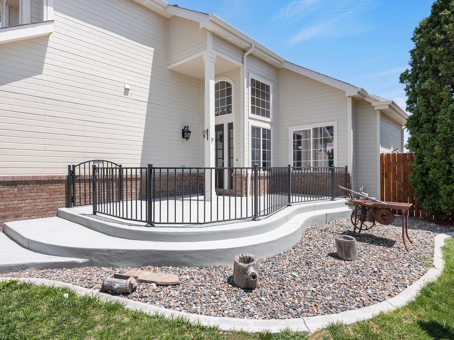 4 bed, 2482 sqft, $3,500 — Photo 3