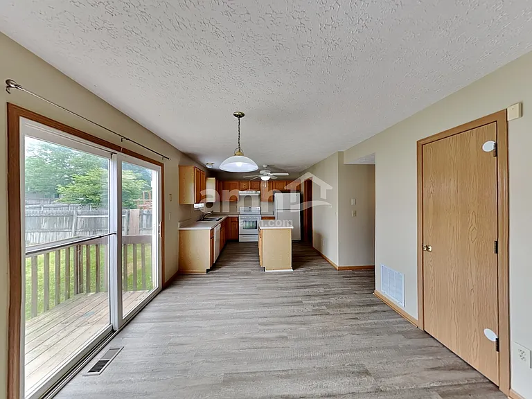 6870 Laburnum Dr — Photo 6