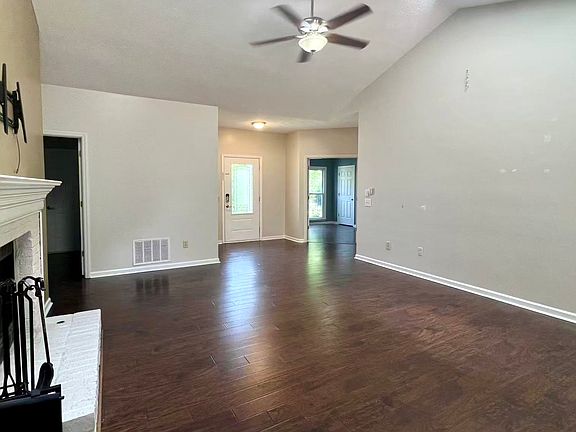 5th image of 470 Clearwater Pl