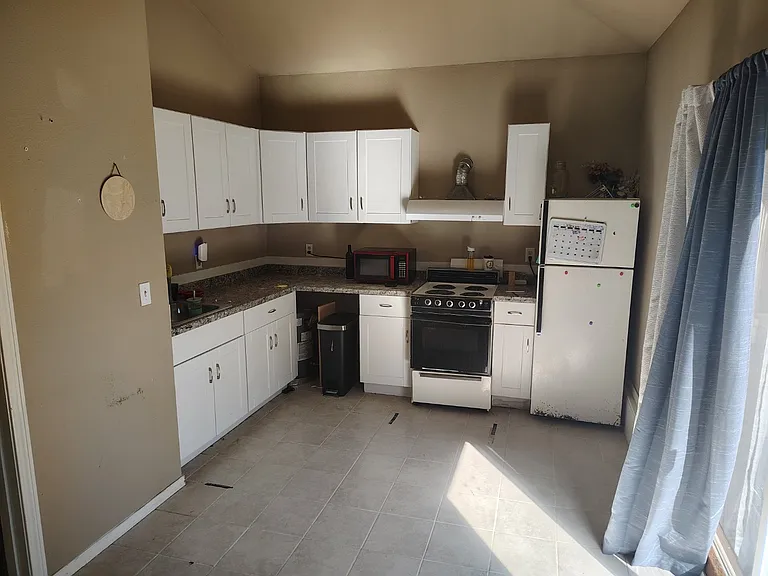 8150 SW Canyon Dr #MOTHER-IN-LAW APARTM — Photo 2