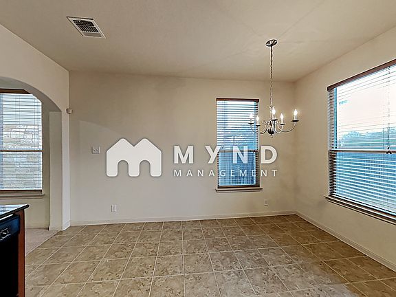 4th image of 2220 Nestlewood Dr