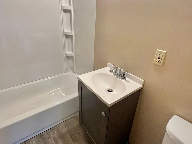 4302 Magoun Ave — Photo 6