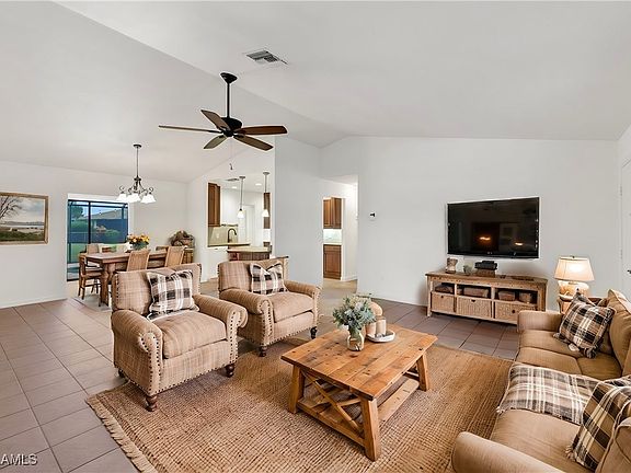 3rd image of 405 SE 21st Ave