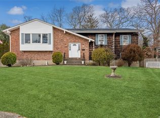 15 W Lake Dr, Amityville, NY 11701