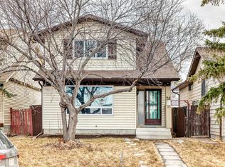 24 W Abergale Way NE, Calgary, AB T2A 6H7