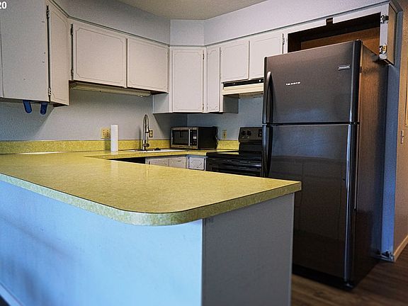 4th image of 180 SE Highway 101 APT 8