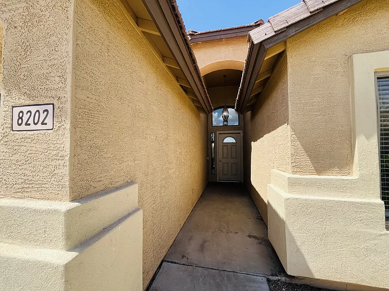 8202 S 47th Ave — Photo 3