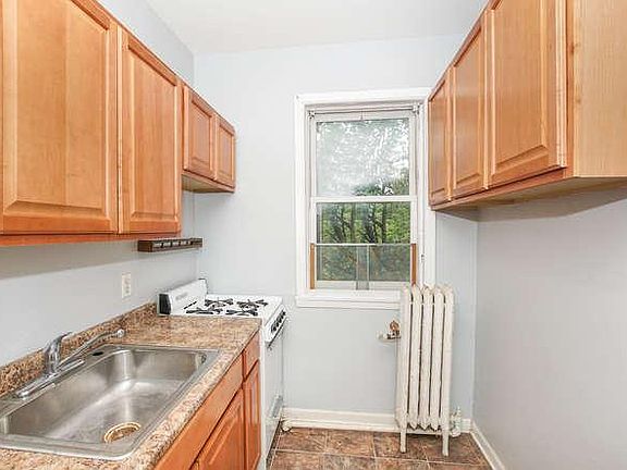 2nd image of 615 5th Ave SE APT 1