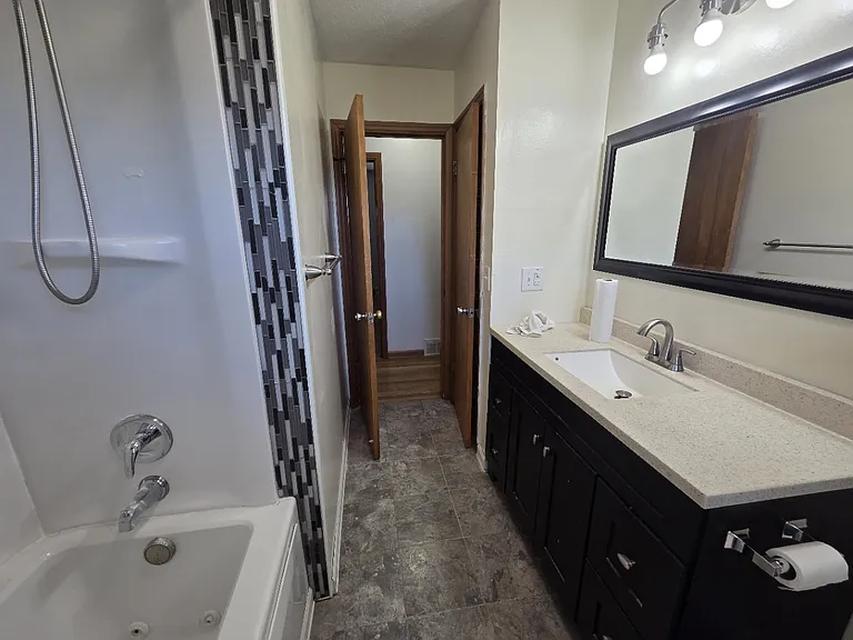 521 Stonehaven Dr — Photo 13