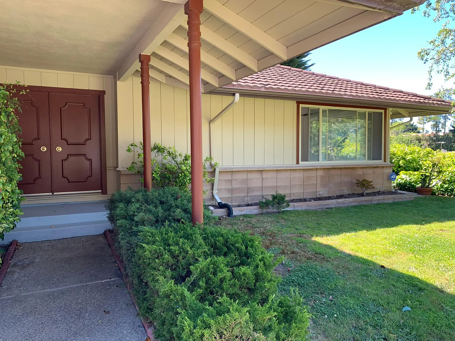 1376 Murchison Dr photo 1