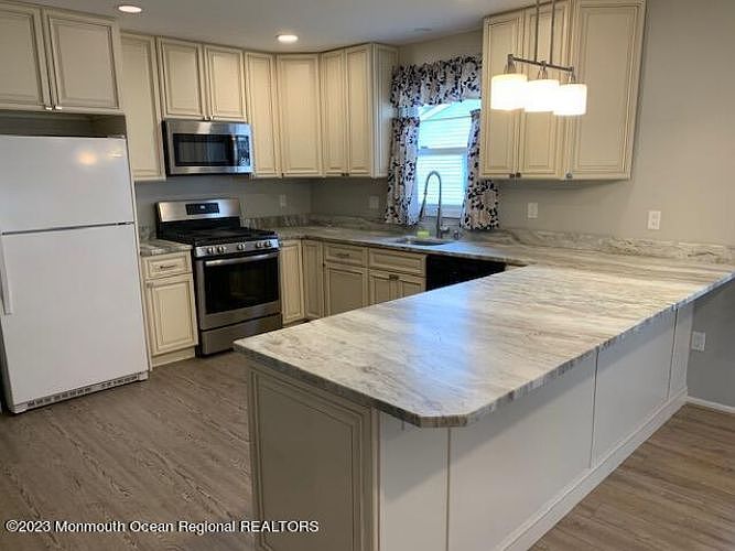 1st image of 237 Martine Way