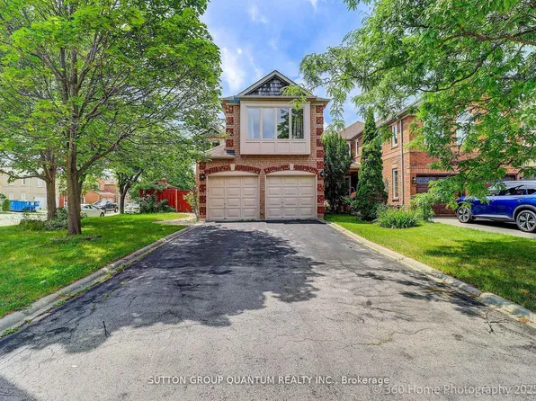 3246 Fanleaf Dr, Mississauga, ON L5N 7C9