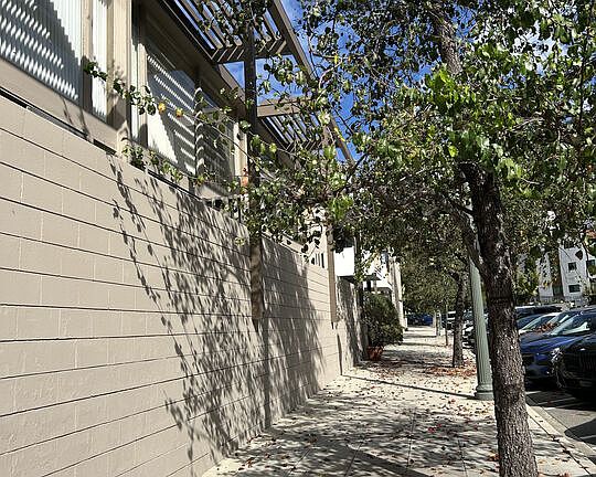 3rd image of 833 Moraga Dr APT 6