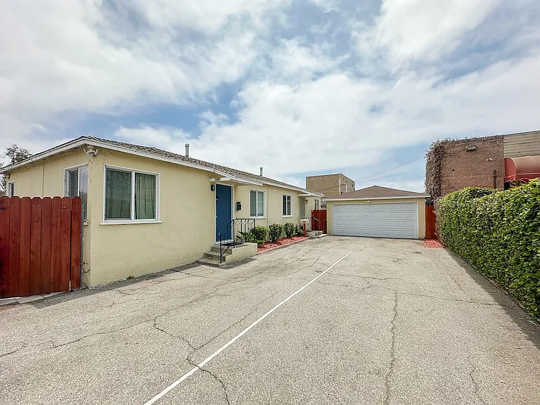 4520 Marine Ave — Photo 2