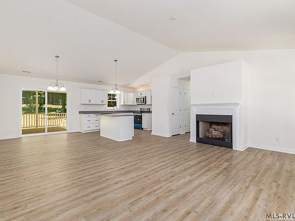 4th image of 285 Dogwood Dr