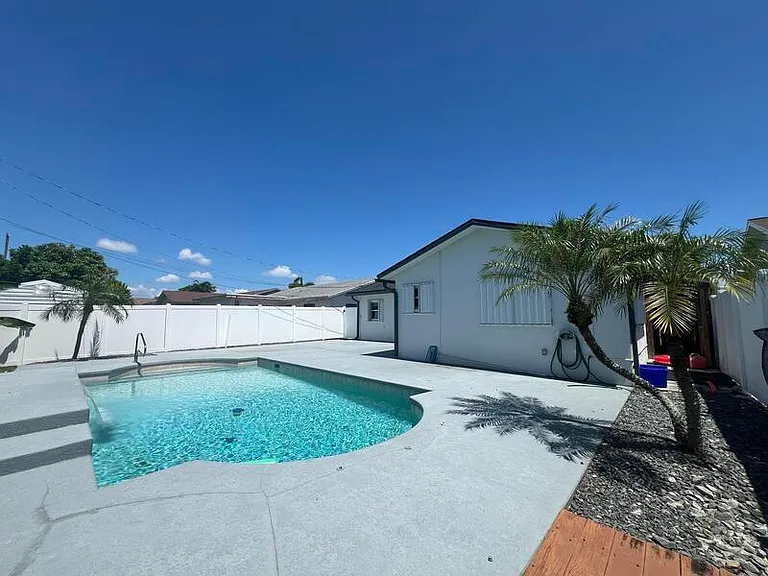 516 NW 54th St — Photo 16