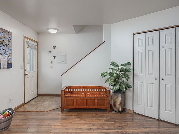 3rd image of 1585 Gillam Way
