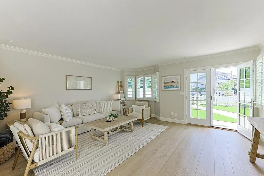 2 bed, 2.5 bath, 2378 sqft, $10,000 — Photo 2