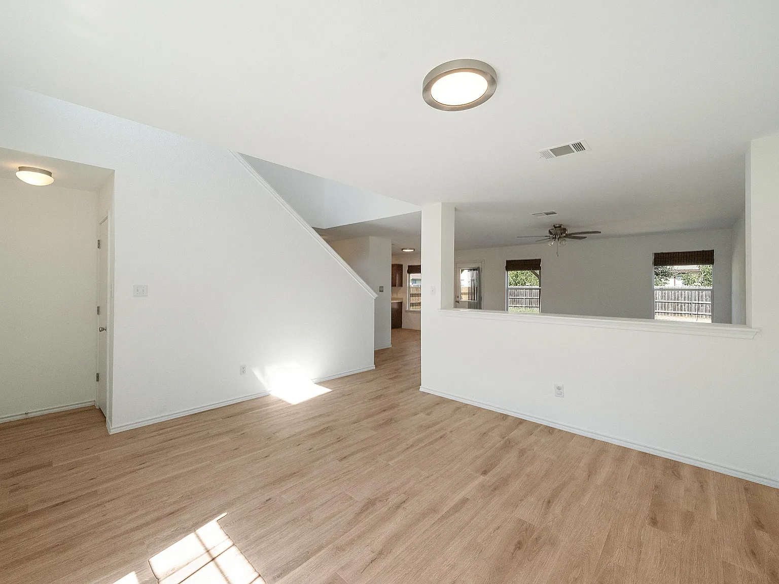4 bed, 2464 sqft, $2,200 — Photo 3