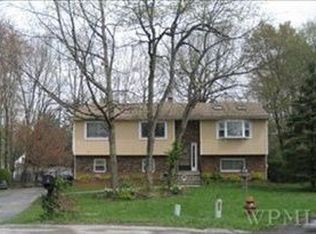 8 Elm Ct, Poughkeepsie, NY 12603
