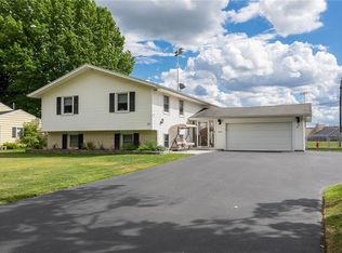 77 Heritage Cir, Rochester, NY 14615