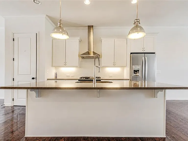 16 Lochurst Ln — Photo 3