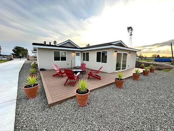 2nd image of 9851 E Mariposa Rd