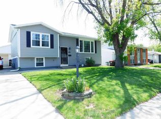 6330 N Upland Ter, Peoria, IL 61615