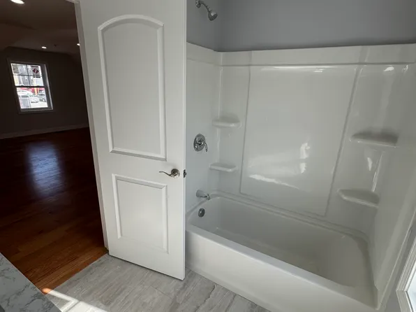 45 Concord St, Lowell, MA 01852