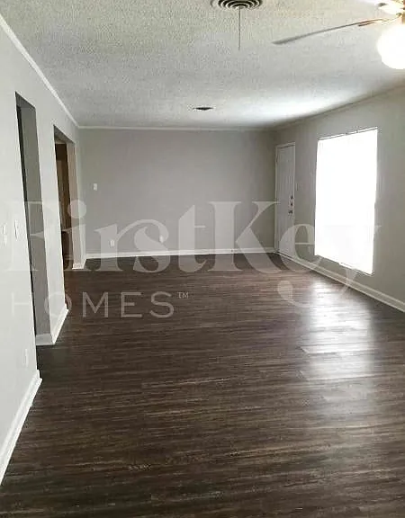 7000 Meadowbrook Dr — Photo 6