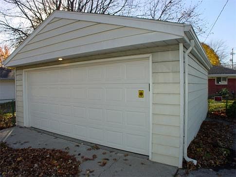 2.5 Car Garage