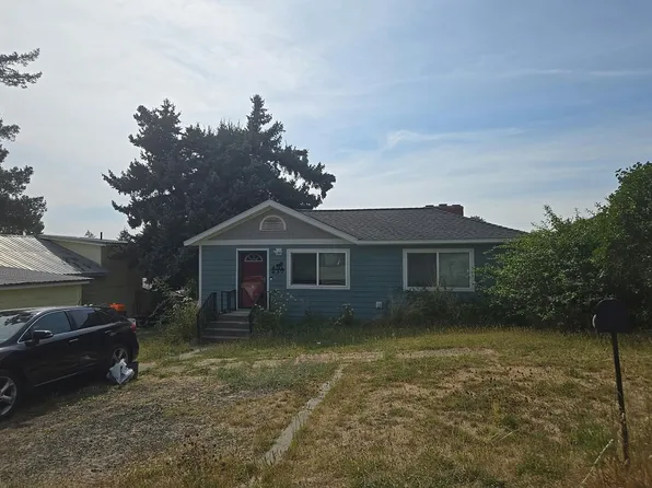 637 N Broadway St, Tekoa, WA 99033
