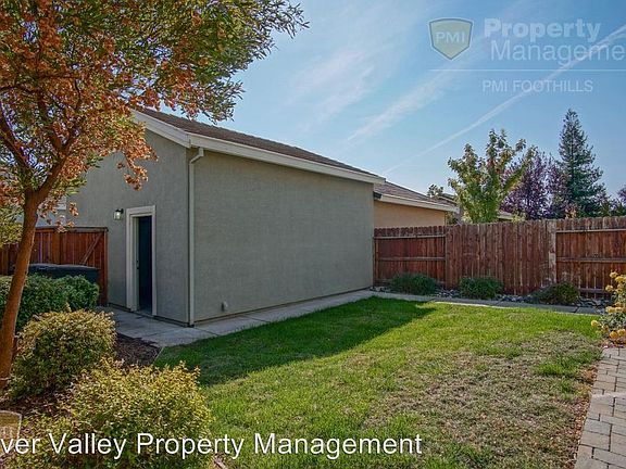 4th image of 3216 Village Plaza Dr