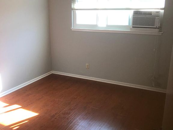 4th image of 996 Helen Ave #2