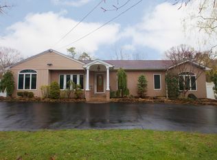 247 Pond Rd, Bohemia, NY 11716