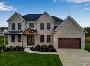 9797 Longleaf Trl, Clarence, NY 14031