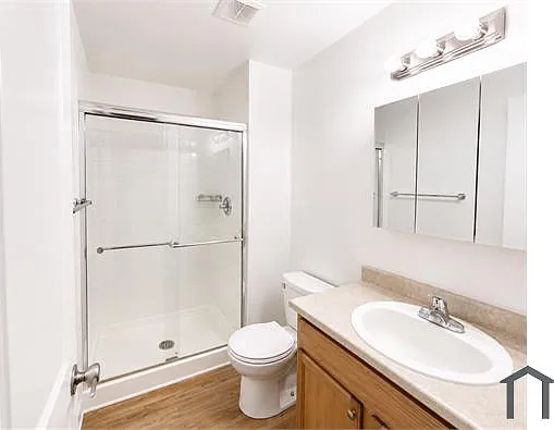 1375 Everett Ct #302 — Photo 6