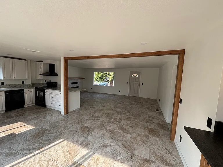 612 E Okanogan Ave #A — Photo 3