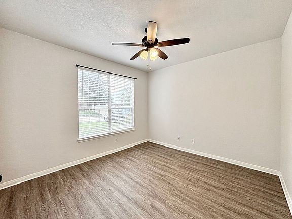 3rd image of 20527 Cliff Park