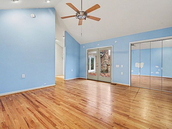 3rd image of 4919 Grinnell Dr