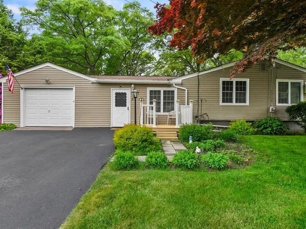 33 Newton St, Westport, MA 02790