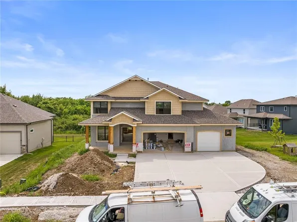 9230 Carbondale St, Lenexa, KS 66227