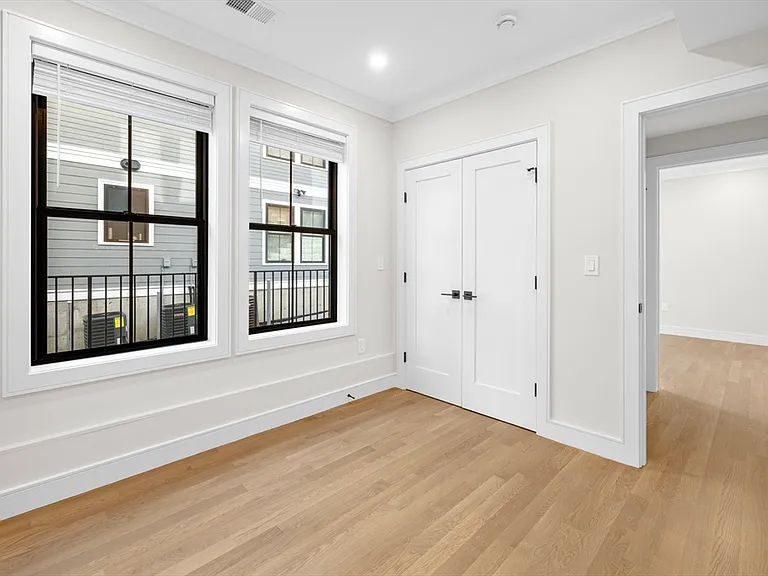 279 Lamartine St #3 — Photo 18