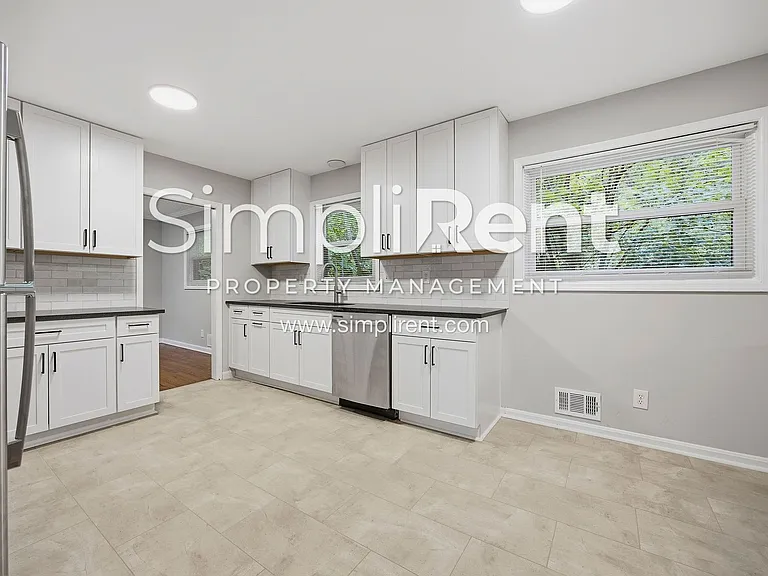 2447 Whites Mill Ln — Photo 6